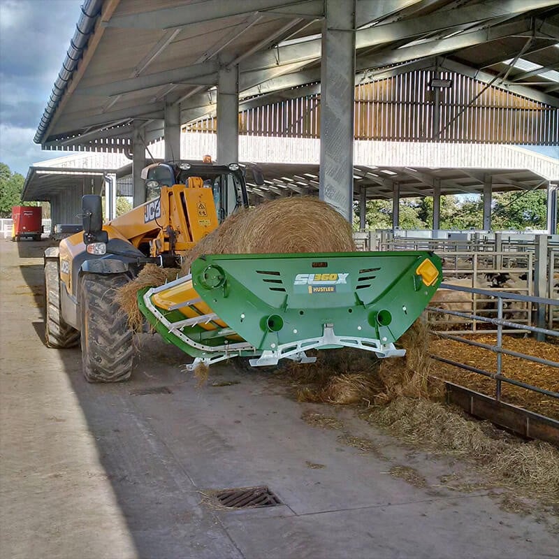 Hustler's new SL360X in operation in the UK on this JCB loadall.jpg